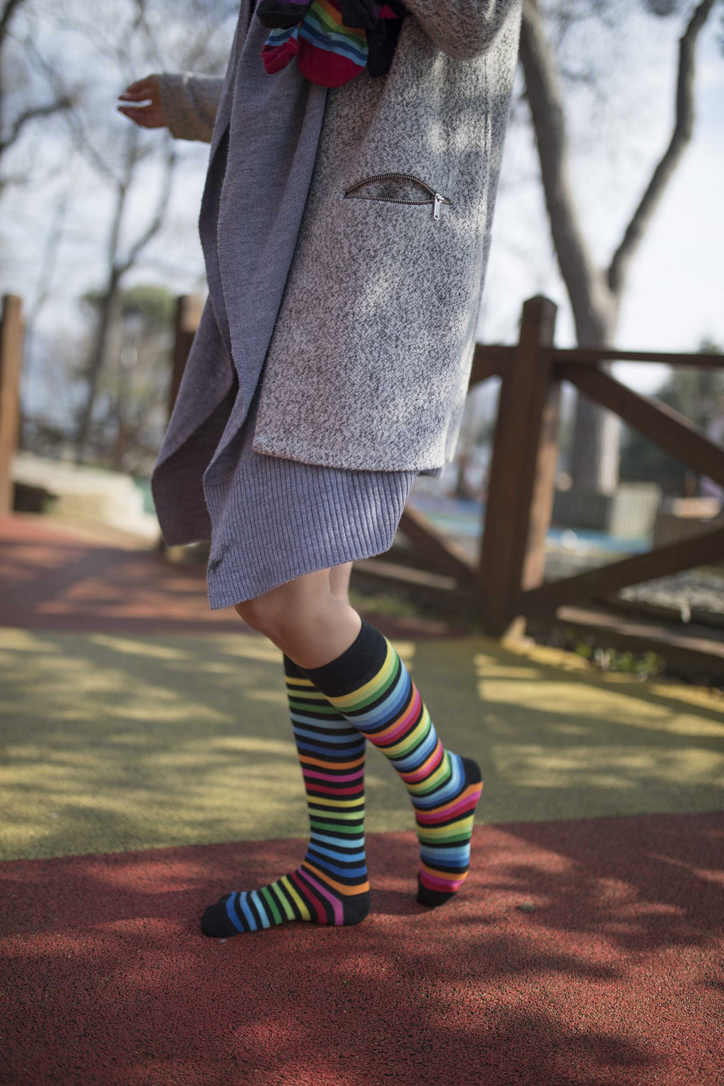 Women's Splashy Stripe Knee High Socks